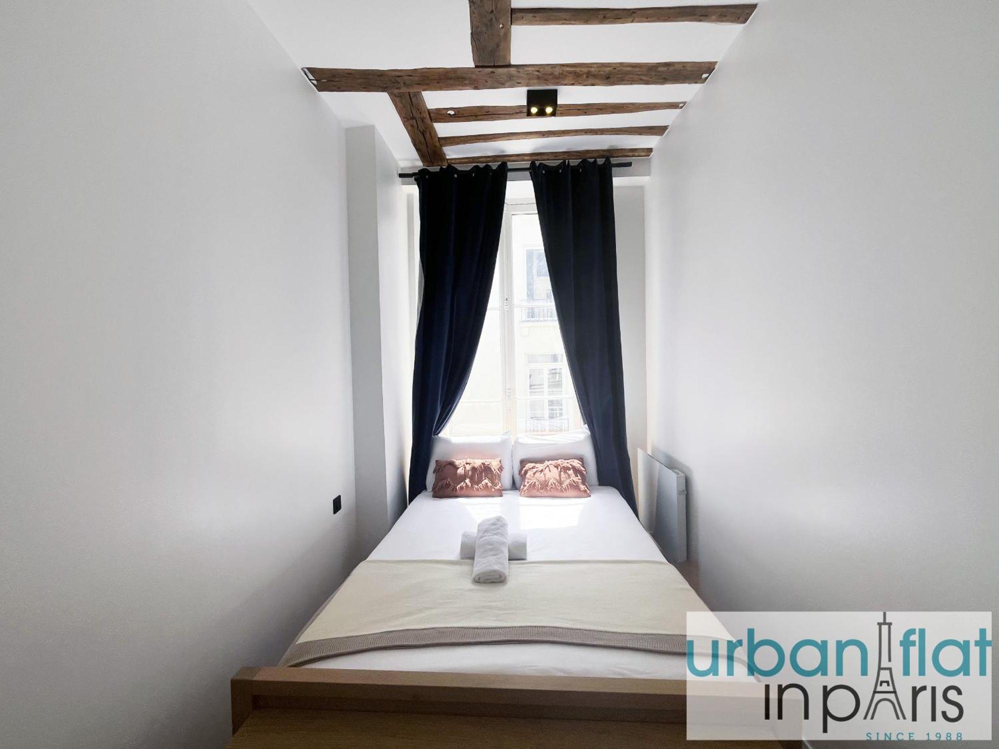 Urban Flat 108 - Stunning 4 Bdr Flat In * Parijs