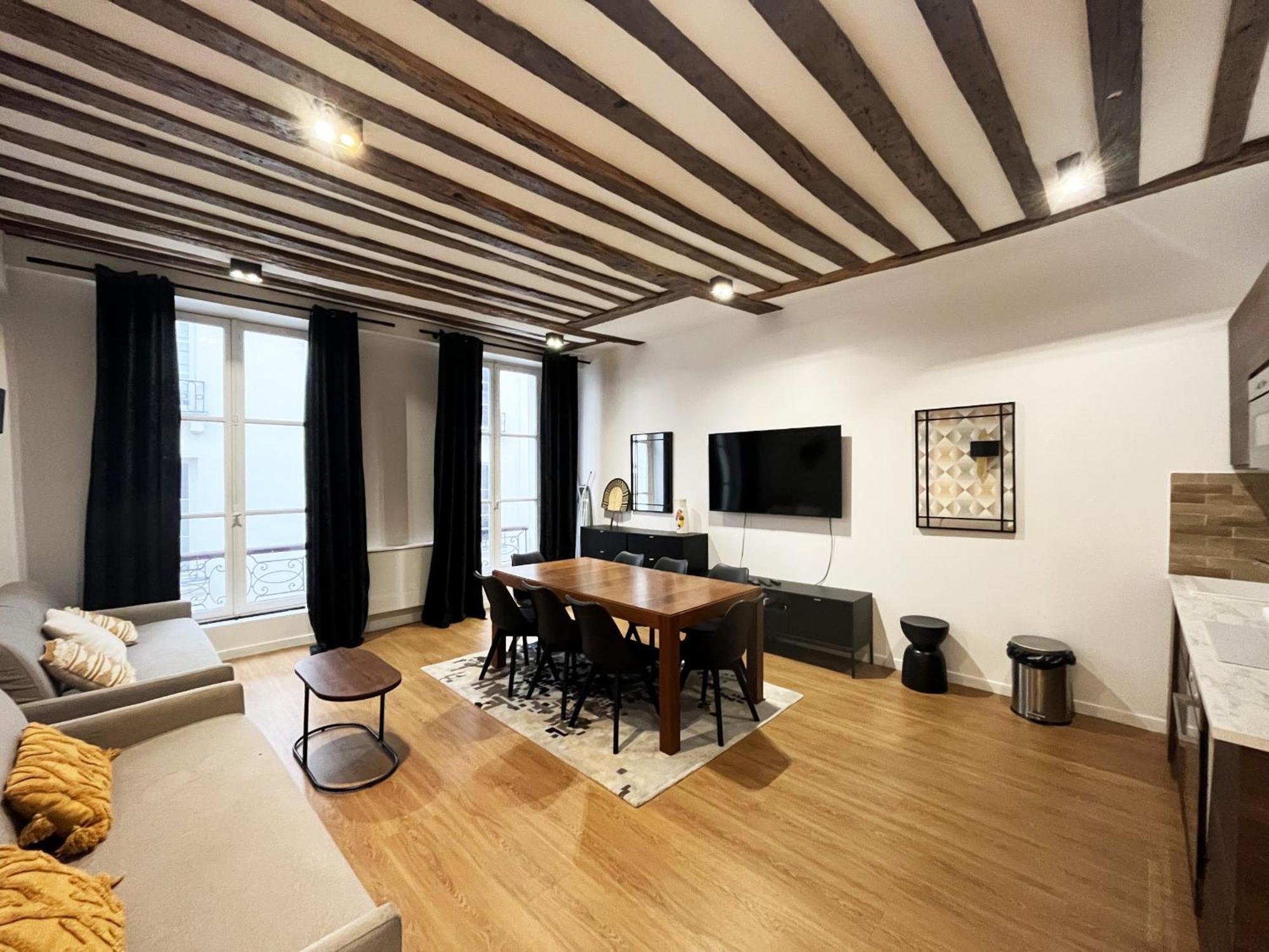 Urban Flat 108 - Stunning 4 Bdr Flat In * Parijs